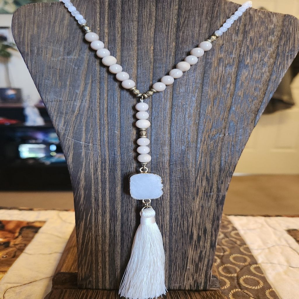 Quartz Beige Beaded Necklace with Gold Accents